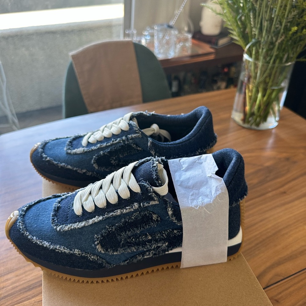Steve Madden Jennie sneaker size 7 in denim- brand new never worn!